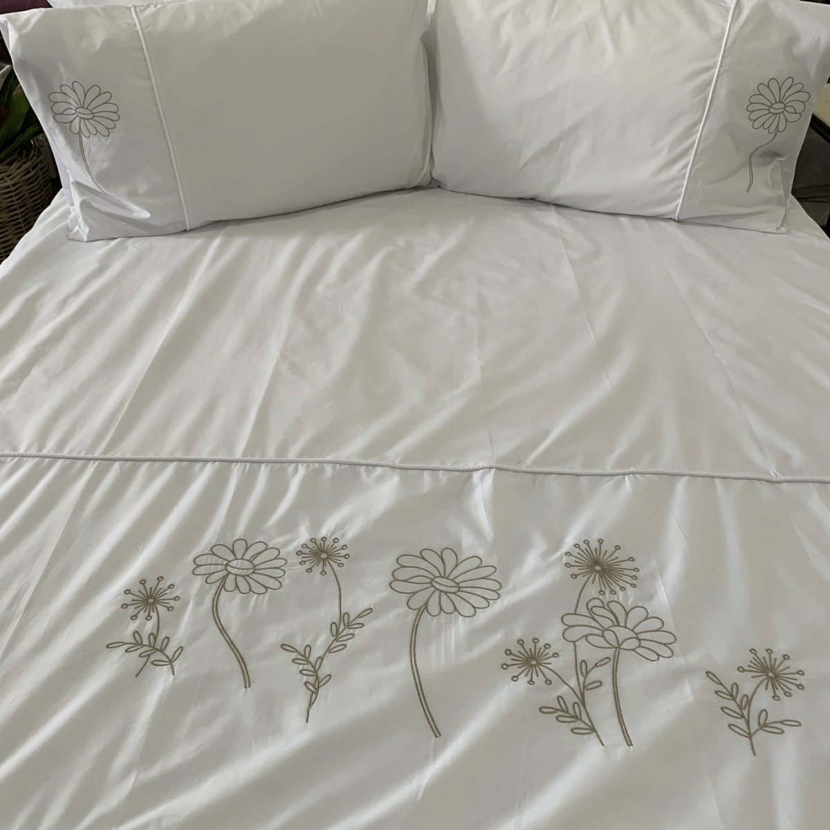 Duvet Cover • Embroidered • Modern Daisy • 200T • 100% Cotton Percale • White