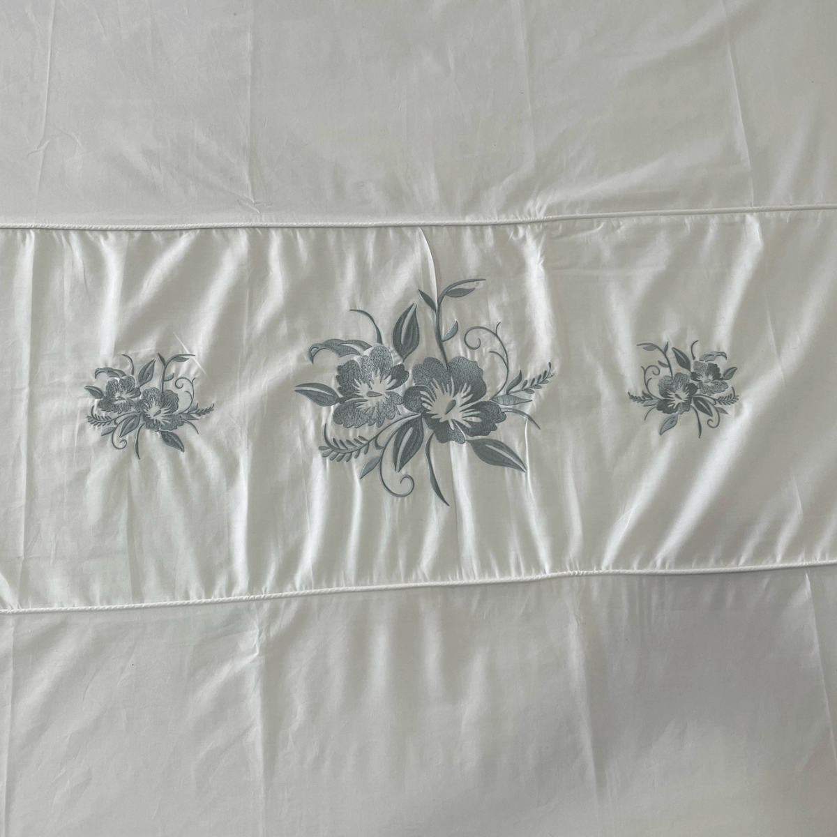 Duvet Cover • Embroidered • Flower • 200T • 100% Cotton Percale • White - Image 2